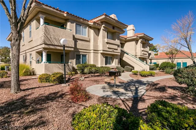 MLS: 2372251 Condo For Sale