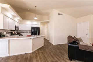 Photo #4: 2372251 Listing