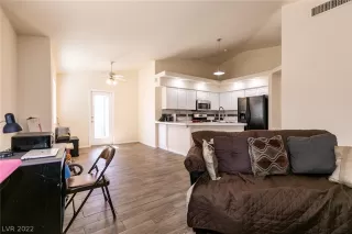 Photo #5: 2372251 Listing