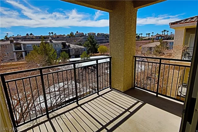 MLS: 2372263 Condo For Sale
