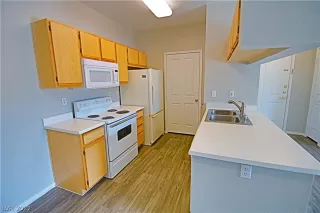 Photo #5: 2372263 Listing 