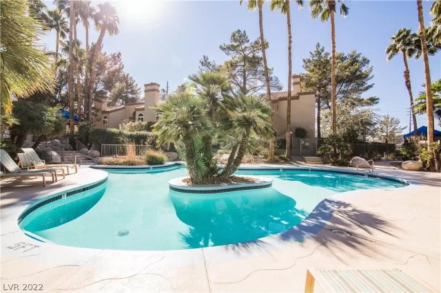 MLS: 2372268 Condo For Sale