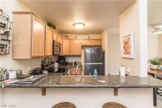 Photo #5: 2372268 Listing