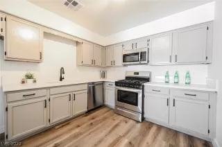 Photo #1: 2372317 Listing