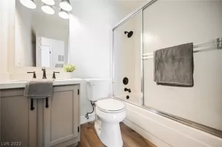 Photo #2: 2372317 Listing