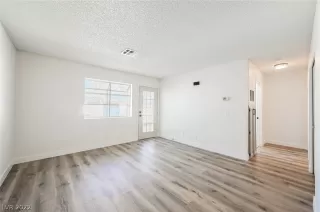 Photo #3: 2372317 Listing