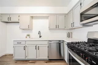 Photo #4: 2372317 Listing