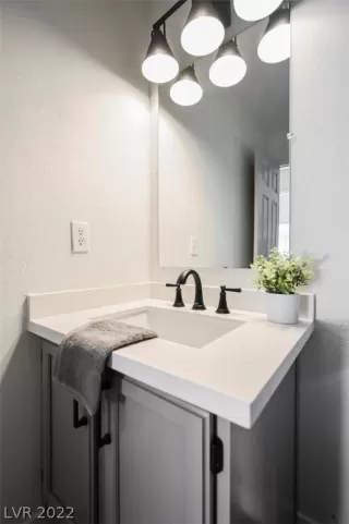 Photo #6: 2372317 Listing