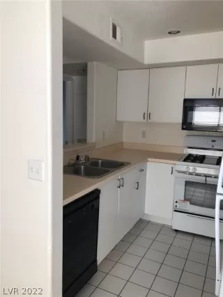 Photo #4: 2372321 Listing 