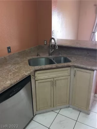 Photo #4: 2372324 Listing 