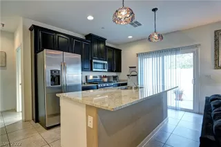 Photo #4: 2372339 Listing