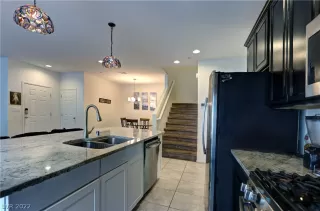 Photo #6: 2372339 Listing