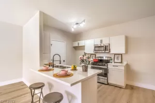 Photo #1: 2372363 Listing