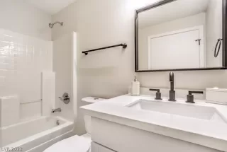 Photo #4: 2372363 Listing