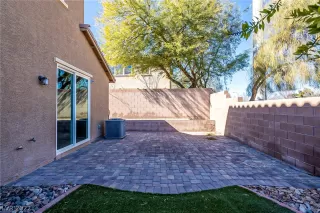 Photo #4: 2372367 Listing