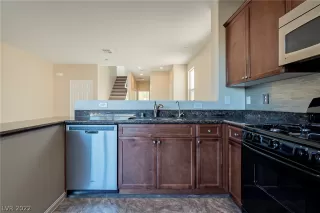 Photo #5: 2372367 Listing