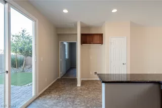 Photo #6: 2372367 Listing