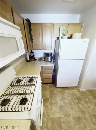 Photo #5: 2372379 Listing 