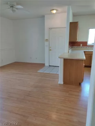 Photo #6: 2372395 Listing