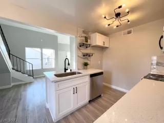 Photo #1: 2372421 Listing 