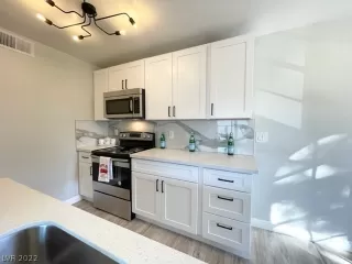 Photo #2: 2372421 Listing 