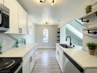 Photo #3: 2372421 Listing 