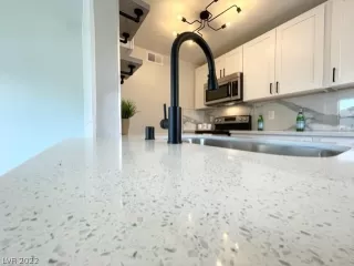 Photo #4: 2372421 Listing 