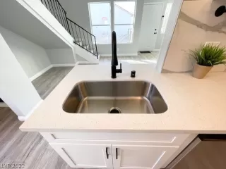 Photo #5: 2372421 Listing 