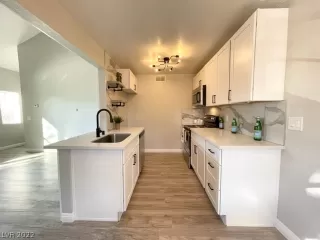 Photo #6: 2372421 Listing 