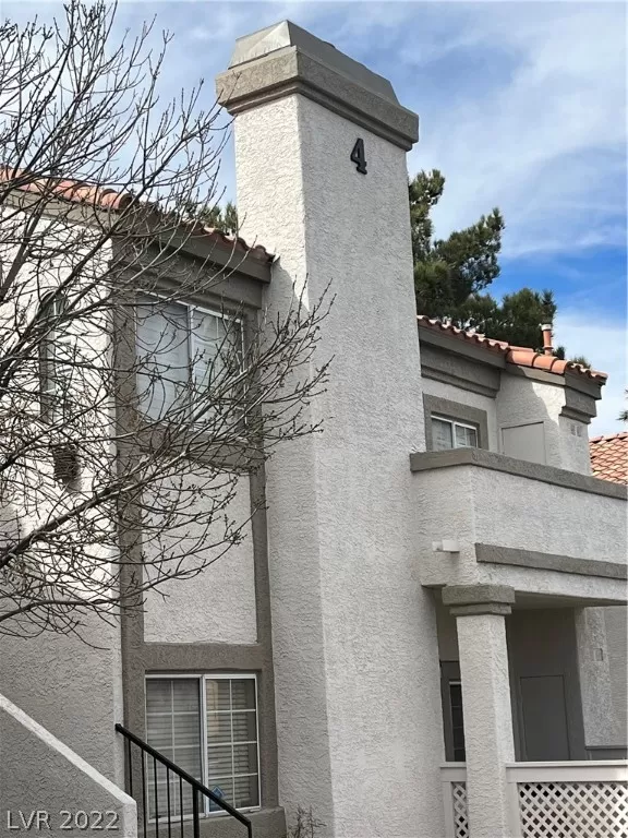 MLS: 2372466 Condo For Sale