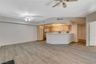 Photo #6: 2372474 Listing