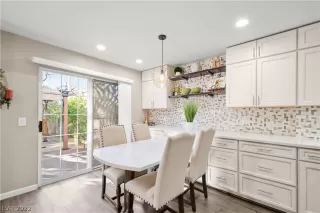 Photo #2: 2372503 Listing