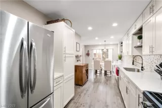 Photo #5: 2372503 Listing