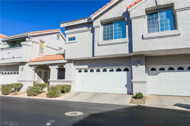 MLS: 2372526 Condo For Sale