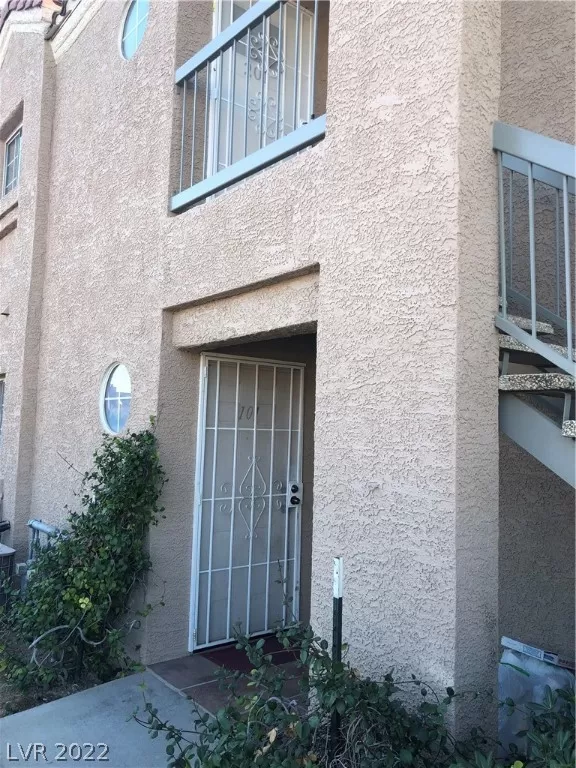 MLS: 2372550 Condo For Sale