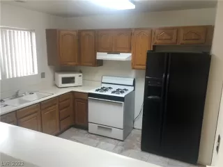 Photo #4: 2372550 Listing