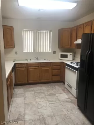 Photo #5: 2372550 Listing