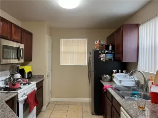 Photo #3: 2372560 Listing