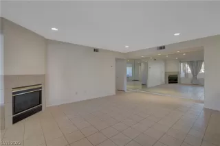 Photo #5: 2372568 Listing