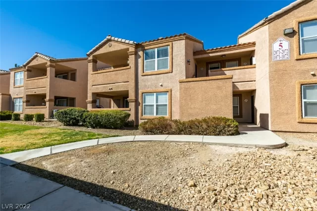 MLS: 2372595 Condo For Sale