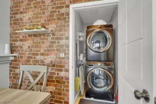 Photo #3: 2372621 Listing