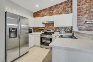 Photo #4: 2372621 Listing