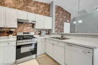 Photo #5: 2372621 Listing