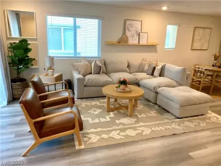 Photo #3: 2372632 Listing