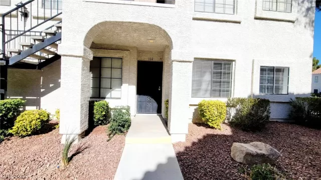 MLS: 2372681 Condo For Sale