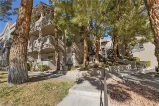 Photo #1: 2372686 Listing