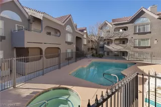 Photo #2: 2372686 Listing