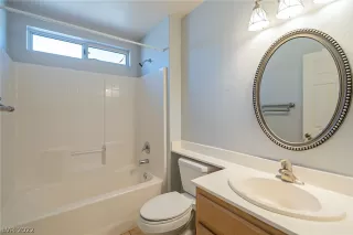 Photo #3: 2372688 Listing