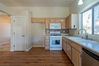 Photo #5: 2372688 Listing