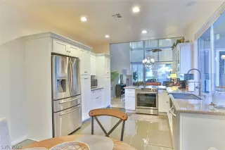 Photo #3: 2372689 Listing 